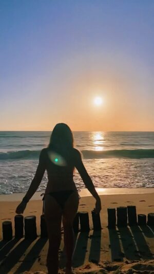 Nina Monteiro Instagram - Here comes the sun ☀️ 

@xalesmaracaipe