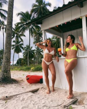 Nina Monteiro Instagram - Expectativa X realidade 🤪

Nosso dia com os biquinis da @vibepraia 💚

Quero tirar do corpo mais não 😍🙏🏽

Na Vibe Praia, você encontra biquinis lindos, alguns com até 50% de desconto e tem entrega para todo o Brasil.
