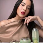 Nina Kozok Instagram - Beauty is divining! embrace it through the most indulgent skincare from @shiseido Future Solution LX. Consisting of the Legendary Enmei Ultimate Luminance Serum, Renewing Cream and Brilliance Eye Cream as the essentials for my skincare regime. Induging in this trio from Shiseido Future Solution LX transforms my skin to achieve radiant, resilient, moisturized, plump and luminous skin from day to night; and it’s great before makeup. The latest Shiseido Future Solution LX Legendary Enmei Ultimate Brilliance Eye Cream, crafted with Akoya Pearl Shell Extract to reduce skin dullness and soothe skin. Happy and healthy skin is simpler with Shiseido ❤️ You can discover more Shiseido products at their Counters in Sogo, Seibu, Metro, and Central Department Stores. You can also discover Shiseido skincare and makeup products at Shiseido’s Official Store at Sephora, Lazada, and Shopee. All your beauty needs are at your doorstep with Shiseido. #Shiseido #Shiseidoidn #ShiseidoSkinCare #FutureSolutionLX #LegendaryEnmei