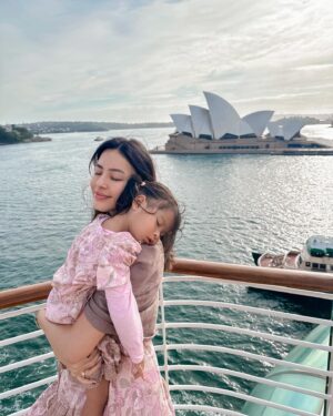 Nina Kozok Instagram - When the little ones still asleep 💤 but you gotta get off the boat lol.
