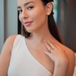 Nina Kozok Instagram - Cloud skin? I got you. I used La Mer‘s NEW Moisturizing Fresh Cream to achieve just that. La Mer now has a cream for every skin type, Crème de la Mer for Dry Skin, The Moisturizing Soft Cream for combination skin & now The NEW Moisturizing Fresh Cream, it’s feather-light texture is perfect for those of you who have oily skin like me. #LaMerID #LoveLaMer #YouthEverlasting #LaMerFreshCream #LaMerSoftCream
