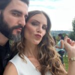 Nina Seničar Instagram - Dessa i Miki, ljubav je to♥️ Nova sezona kreće sutra u 22h na @prvatelevizija @serijapopadija @dejanbucin ♥️ P.s. Poslednja slika mi je omiljena ♥️