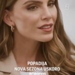 Nina Seničar Instagram - Vežite se, polećemo! Popadija, season 2 kreće u petak, 24. Novembra u 22h na @prvatelevizija Voli vas vaša Dessa 🫶🏼 @serijapopadija
