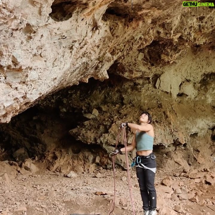 Nina Williams Instagram - This 🐴马 & 🐀鼠 @nathaniel.coleman just 🐒猴ing around in the Shigu cave. Steep tufa climbing is pretty physical but luckily we had tea and crag 🐕狗s for moral support. I’ve got 🐍蛇 and 🐇兔子 in my notes but I’m missing the other six zodiac signs. Drop ‘em in the comments (with phonetic pronunciation plz!) if you know! Xie xie ☺️🙏🏼 📸 by our gallant translator Jonny who knows no social media 😌 He’s been a fantastic guide during our time here. Cheers Jonny! @thenorthface @thenorthface_climb @scarpana #climbing #sportclimbing #climbchina #shigu