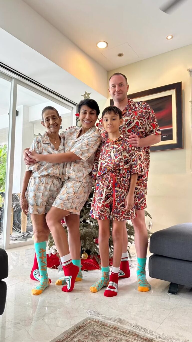Ning Baizura Instagram - Wishing you all a great family times and happy holidays :) love from “ The Daltons” to all of our family in the UK, Ireland,, friends from all around the world, we want to wish you a fabulous new year and do take care for this holidays. P/S we have celebrate Christmas for the last 17 years already, because we embrace our tradition and culture. It has nothing to do with our Faith… so speak and share wisely.. this is our personal life.. if u hv something nasty to say.. shut it.. only good vibes are allowed.. we are Happy so Just Pray for our happiness… Tq #beclevernetizens #respect #mixedmarriage #judgingisugly #onlylove #weloveu