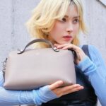 Ninon Instagram - @fendi @drop_tokyo by the way bag by fendi エレガントな形と上質なレザーでカジュアルかつ高級感のあるバッグでした🥹　thank u to fendi and drop tky <3 #fendi #fendibytheway
