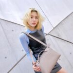 Ninon Instagram - @fendi @drop_tokyo by the way bag by fendi エレガントな形と上質なレザーでカジュアルかつ高級感のあるバッグでした🥹　thank u to fendi and drop tky <3 #fendi #fendibytheway