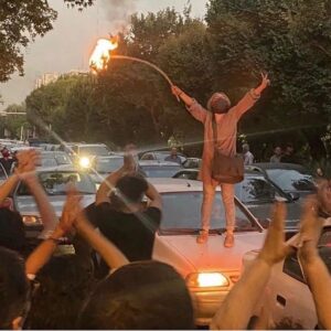 Niousha Noor Instagram - شجاعت ستودنی زنان ایران زمین
♥️🤍💚
#زن_زندگی_آزادی 
#مهسا_امینی 

Admirable bravery of the Iranian women
#woman_life_freedom 
#mahsa_amini