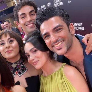 Niousha Noor Instagram - A few BTS shots from our opening night in Munich and done! 💚🤍♥️ 
چند تا عکس ديگه از فستيوال فيلم مونيخ برای فيلممون The Persian Version @sonyclassics @filmfestmunich @sonypictures.de