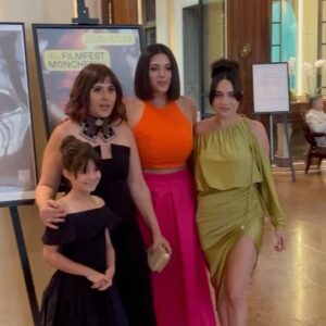 Niousha Noor Instagram - A few BTS shots from our opening night in Munich and done! 💚🤍♥️ 
چند تا عکس ديگه از فستيوال فيلم مونيخ برای فيلممون The Persian Version @sonyclassics @filmfestmunich @sonypictures.de