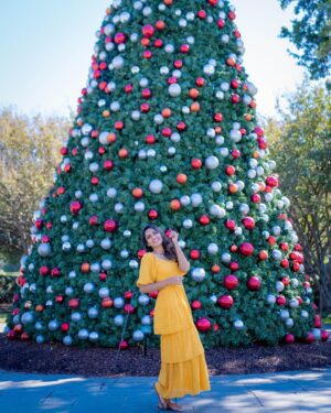 Niranjani Ashokan Instagram - Merry Christmas from me to you all 🎄⭐️

Stay positive, spread only love and keep motivating yourself ♥️ 

Thank you Santa for gifting me another beautiful year, am all excited for the unpredictable ride 🤩😍♥️
.
.

📷 @dinh_henry 

#niranjaniashokan #christmas #newyear #2022 #happyholidays #vacation #holidayseason #travel #gifts #dfw #texas