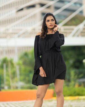 Niranjani Ashokan Instagram - Free spirit, wild heart, sweet soul! 💫🖤

.
.

Shot by @shots_by_johnny 
Make up @abhirami_mua 
Hair @surya_s_makeover 

#black #blackpanther #niranjaniashokan #strong #selfmade