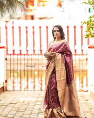 Niranjani Ashokan Instagram - It is up to you to see the beauty of everyday things✨

.
.

HMU: @smokey_makeupbar_ 
Photography: @studio_d_weddings 
Saree: @sevvisilks 
Blouse: @deepa_design 
Jewellery: @smokey_bridaljewelry 

#niranjaniashokan #makarasankranti #maghi #happypongal #festival #january #blessed #silksaree #temple