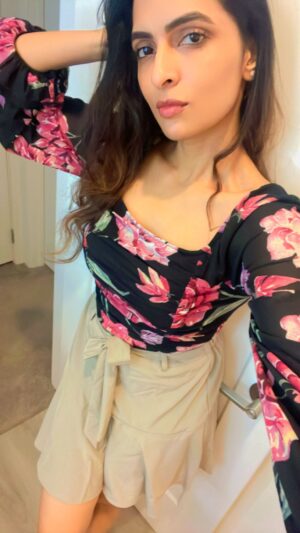 Niranjani Ashokan Instagram - Now everything you have IS EVERYTHING I’M NOT 😉 

.
.

#niranjaniashokan #vibing #deep #casual #reelsinstagram #head #strong #selfmade