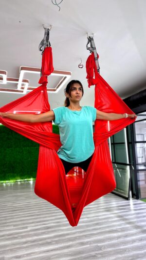 Niranjani Ashokan Instagram - Shiva’s glory is limitless, have put my head on his doorstep letting him bear all my burden and I focus only in constructing myself!
OM NAMAH SHIVAY...!! ♥️

✨Geez Aerial yoga ✨
May the divine energy of Lord Shiva always be there to bring positivity in your life as you strive hard to bring out an individuals confidence @geezsquad2.0 

Wish you all a #mahashivratri 🙏♥️💫

#niranjaniashokan #geezsquad #aerialyoga #inspiration #fitness #meditation #focus