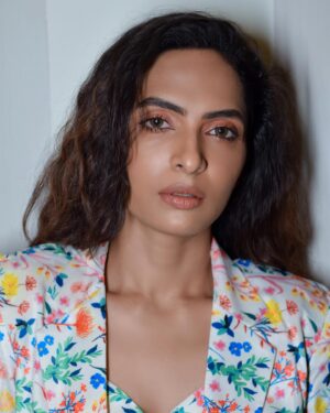 Niranjani Ashokan Instagram - BADASS. 
[bad-das] noun. 
_____________________________________

Tough, brave, assertive, rebellious or aggressive and independent. A women who fights for what she believes and refuses to quit. 

.
.

@irst_photography @musstardyellow @smokey_makeupbar_ 

#niranjaniashokan #bosslady #badass #skill #photoshoot #modeling #selfmade #strongwomen