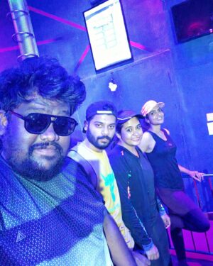 Niranjani Ashokan Instagram - The secret of life is enjoying the passage of time; creating beautiful memories with my favourite ones 😍🤗 

.
.

@sruthi_shanmuga_priya @arvind__shekar @dave_dbr ♥️ missing many others but certainly not for too long 🤗

#themepark #wonderland #bangalore #funtimes #rollercoaster #joy
