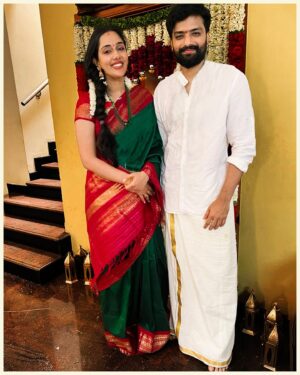Nirup Bhandari Instagram - ಈ ಸುಗ್ಗಿಯ ಹಬ್ಬ ನಿಮ್ಮ ಜೀವನದಲ್ಲಿ ಯಶಸ್ಸು, ಸಂತೋಷ, ನೆಮ್ಮದಿಯನ್ನು ತರಲಿ
ಮಕರ ಸಂಕ್ರಾಂತಿ ಹಬ್ಬದ ಹಾರ್ದಿಕ ಶುಭಾಶಯಗಳು 😊
Wishing you all a Happy Makara Sankranthi!!
#happysankranti