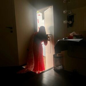 Nisha Nagpal Instagram - Caption this….??

Pc- @karishmasawant 

#yrkkh #vanityfair #captionthis #funny
