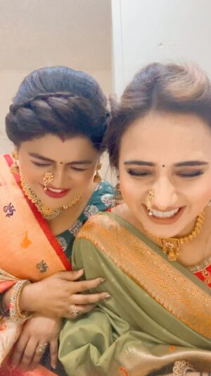 Nisha Nagpal Instagram - Kya karein control hi nhi hota😂😂😂

@saeebarve_ 

#réel #funny #comedy #laughter