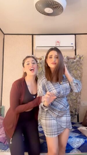Nisha Nagpal Instagram - Kaisa hai kaun hai woh 🧐🫶

@gitanjali.mangal 

#funtimes #reeloftheday #ddlj #romance #fyp #instagood #instadaily #funny #trending #viral #reelitfeelit