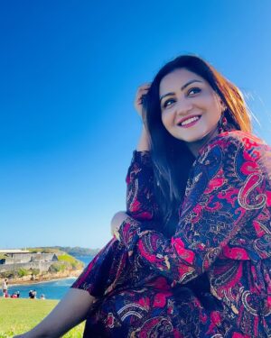 Nishat Priom Instagram - সময়ের কাছে নতজানু হয়ে
অনুতাপে ক্ষয়ে ক্ষয়ে
সব যন্ত্রণা রাগে ছিলো সয়ে…
আমার মুখটি খুঁজি মহাকাশে
স্মৃতি ম্লান মুখে হাসে
শেষ ভরসা ফেরায় অনায়াসে…!💚🩵