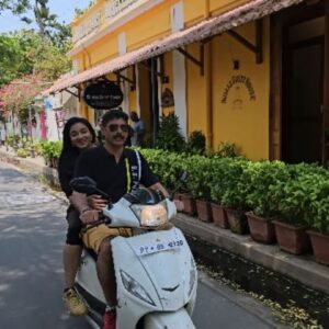 Nitha Promy Instagram - ഓര്‍മ്മക്കായി ഒരു യാത്ര.... പേടിയില്ലാതെ....
2015 ൽ  promy യും ഞാനും ബുള്ളറ്റിൽ  ഒരു യാത്ര പോയി.. ഞങ്ങളുടെ ബുള്ളറ്റിൻറ്റെ തൊട്ടു മുമ്പില്‍ ഒരു അപകടം സംഭവിച്ചത് കണ്ടു shock ല്‍ പെട്ടന്ന് promy break ചെയ്തു..പക്ഷേ ഞങ്ങളും അപകടത്തിൽ പെട്ടു... എനിക്ക് ചെറിയ പരുക്കുകളെ ഉണ്ടായിരുന്നുള്ളു..പക്ഷേ promy ക്ക്  ഒരു കൈയ്യിലെ muscles മുഴുവനും tear ആയി ..And that was severe...
Hospital ല്‍ പോയപ്പോള്‍ ഒരു കൈ അനങ്ങുന്നില്ല.. പിന്നീട് treatments എല്ലാം ചെയത് അതു ശരിയായി ...But that was a trauma..
പിന്നെ two wheeler യാത്ര എനിക്ക് ഒരു പേടിയായി.. Now, after years...Once again on a two-wheeler....

#reels #instagramreels #fun #ride #twowheeler #couple #mallu #malayalam #malayali #trendingsong #trend #instagramers #promykuriakose #nithapromy #instagramreels #reelsinstagram #instareels #reeloftheday #video #viralreels #videography #reelitfeelit #instagood #life #journey #love #memories