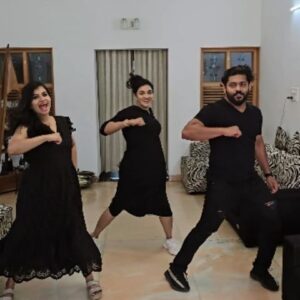 Nitha Promy Instagram - Just Dance.... Dance മുഖ്യം മരുമകനെ...
When nephew and neice came all the way from Canada.....

#reels #dance #instagramers #dancereels #mallu #mallugram #malayali #instagram #reelitfeelit #danceitout #viral #viralreels #instagood #reelsinstagtam #trending #trend #trendingmusic #trendingdances #fun #instagramreels #insta #reelsgram