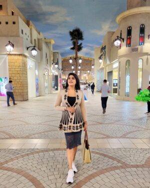 Niyuktha Prasad Instagram - I’m in love with cities I’ve been to and people I’ve never met.♥️

#favourite #picture #dubai #fun #explore #love #friendship #funny #time #goals