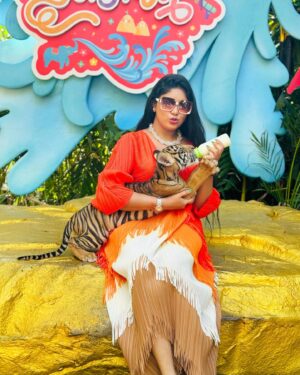 Niyuktha Prasad Instagram - Feasting my Baby Cub🍼🐯🐅

#bangkok #thailand #safari #tiger #cub #baby #love #nature #vacation #mood #explore