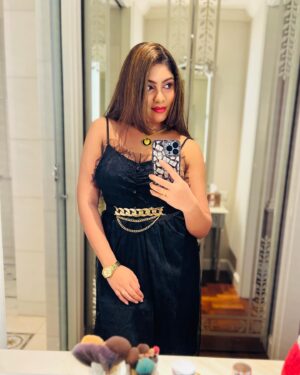Niyuktha Prasad Instagram - Im Powerless To Resist Black♣️

#dubai🇦🇪 #ootd #love #life #fun #friends #goals #love #outfit #black #explore #more