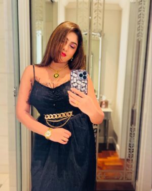 Niyuktha Prasad Instagram - Im Powerless To Resist Black♣️

#dubai🇦🇪 #ootd #love #life #fun #friends #goals #love #outfit #black #explore #more