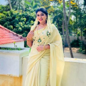 Niyuktha Prasad Instagram - ഏവർക്കും എൻറെ ഹൃദയം നിറഞ്ഞ വിഷു ദിനാശംസകൾ♥️🌸

#vishu #celebration #kerala #tradition #traditional