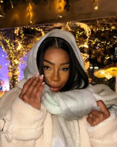Noémie Abossolo Instagram - 🥞☃️🎄