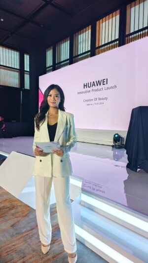 Noella Sisterina Instagram - MC for Innovative Product Launch Huawei #MC #masterofceremony #MCJakarta #Presenter #MCbyNoe