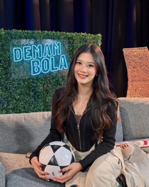 Noella Sisterina Instagram - prediksi dong!! letsgo kita live reaction Indonesia vs Korea Selatan 12.00 dini hari #timnasday #timnasindonesia