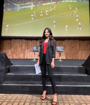 Noella Sisterina Instagram - MC for Virtual interaction with Owen Hargreaves in Vidio appreciation evening. @vidiodotcom #berhentinontonbajakan #MCbyNoe
