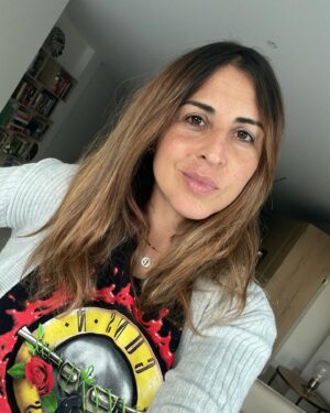 Noemí de Miguel Instagram - Descubrir que la fórmula de lucir ojeras y pelo sucio llega con tanto amor. 

¿Juegas al escondite?

Habrá que elegir equipo ⚽️ Y se presentan los candidatos @levanteudfemenino 

Donde antes corría 🏃🏽‍♀️ y ahora paseamos al atardecer.

Sin barzón no eres de Autol 😉 y tener el mejor @jesusmariautol3 

El jersey que mi abuela tejió para @carlosdmj 🥹 35 años después 🤍

Raw 🤘🏽 Me cuidan. 

Nuestra nueva marca favorita @monsuskids 😍

Y seguimos sumando.