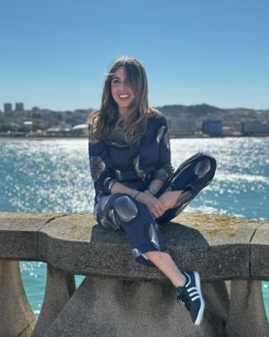 Noemí de Miguel Instagram - A Coruña 💙🤍 al encuentro del genio @djalminhaoficial10 

- Volver y que sea al María Pita, allí donde vivía Iruteta. 
- Para sacar la tumbona en Riazor.
- Por supuesto 🐙 @pulpeirademelide 
- Y tortilla de Betanzos.
- Nos preparamos para el evento 💙🤍
- Equipazo ! @alejandro_paniagua_m @movistarplus 
- ¿Imagináis a Fran y Lucas jugando juntos? @10lp 
- PURO DJALMINHA. El 6 de mayo disponible en @movistarplus Fue una celebración de fútbol y deportivismo. Una historia sin filtros que se aplaudió en la sala @mundoestrellagalicia Gran trabajo @carlosmoroble 
- Amaneció bonito de vuelta a casa.