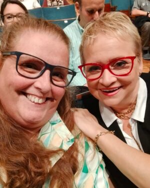 Noémia Costa Instagram - Hoje é dia de Teatro com a cunhada @pipaguerracosta a ver 
FELIZ ANIVERSÁRIO NO TIVOLI!!!!!!