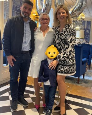 Noémia Costa Instagram - Começou a festa com muitas surpresas!!!
Obrigada por tanto Amor e Amizade! ❤️😘😘
Excelente noite é maravilhoso o serviço no @h10duquedeloule!!!!!
Gratidão ♥️♥️♥️