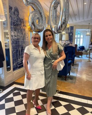 Noémia Costa Instagram - E foi a festa Surpresa cheia de Amor, Alegria e Paz!!!
Faltam fotos com a minha querida @rosa_maria_do_canto com o meu agente @paulo.araujo007 e com o meu querido Carlos Gonçalves  e com o meu sobrinho @nunogeraldes ♥️♥️♥️♥️ 
Obrigada por tanto!!!!!!!
Grata ao @h10duquedeloule  Exímio atendimento ♥️
Obrigada meu Deus!!!!!