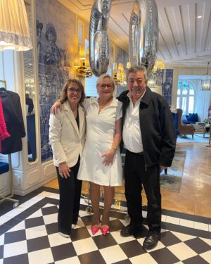 Noémia Costa Instagram - E foi a festa Surpresa cheia de Amor, Alegria e Paz!!!
Faltam fotos com a minha querida @rosa_maria_do_canto com o meu agente @paulo.araujo007 e com o meu querido Carlos Gonçalves  e com o meu sobrinho @nunogeraldes ♥️♥️♥️♥️ 
Obrigada por tanto!!!!!!!
Grata ao @h10duquedeloule  Exímio atendimento ♥️
Obrigada meu Deus!!!!!