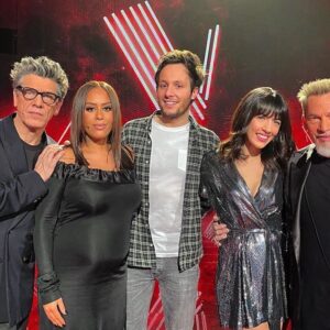 Nolwenn Leroy Instagram - 2022 sera pleine de surprises!!! 
Je suis très heureuse de rejoindre la famille des coachs de @thevoice_tf1 , aux cotés de mes amis Amel, Florent, Vianney & Marc, je serai une coach avec une mission toute particulière… qu’il me tarde de vous faire découvrir…😉🧚🏻‍♀️ À très bientôt sur @tf1 ✨✨
