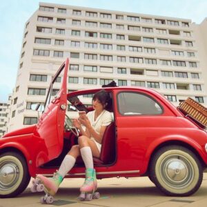 Nolwenn Leroy Instagram - Oyez, Oyez!!!📣 Je vous donne rdv demain à 11h pour découvrir le clip de « Brésil, Finistère » 🛼🚘🐴🌊🌞🌎🥳 #bresilfinisterejapondunkerqueplaneteterre