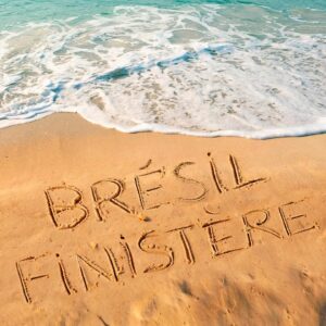 Nolwenn Leroy Instagram - «  BRÉSIL, FINISTÈRE » , mon nouveau single, sort Vendredi!!!🇧🇷🌊🥞🇯🇵🌎🤘🏼 Plus que 2 dodos⏰💤🥳