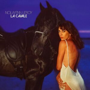 Nolwenn Leroy Instagram - Il fallait que souffle le vent de la liberté… C’est cela la Cavale! 
Que cet album galope, s’échappe, m’échappe: c’est son destin! C’est avec beaucoup d’émotion que je le laisse partir loin vers vous… 🐎🌅💜✨✨