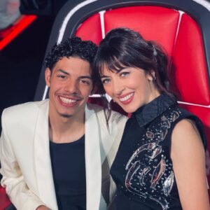 Nolwenn Leroy Instagram - Voilà, c’est fini! Merci à tout ceux qui m’ont permis de me transformer en fée le temps d’une saison🧚🏻‍♀️✨
À toute la famille @thevoice_tf1 @amelbent @pagny_officiel @marclavoineofficiel @vianneymusique @nikosaliagas 🙏pour l’accueil si chaleureux💗
À tous les talents: Bon Vent! 
Qu’il porte très loin vos rêves de musique! @loris_musicoff @kilian.androkill @jeanpalau_officiel @leo_musicoff Je suis si heureuse d’avoir croisé votre chemin. Je vous souhaite le meilleur. 
Merci à toute ma glam team @anglomamakeup @clemjaraud , @amelka_hairstylist , #jennychanu , @sylvain.decolfmacker  @axla.__ 💗