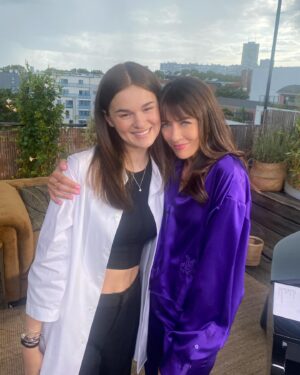 Nolwenn Leroy Instagram - MERCI…✌️❤️
•à toi chère @louagathe.musique , pour ma première fois en tant que « Coach titulaire » dans the Voice Kids, je ne pouvais rêver mieux que cette rencontre avec une si belle âme d’Artiste💎🎹 Une belle histoire s’ouvre devant toi…⭐️
•à tous ceux qui ont rejoint mon équipe et qui m’ont fait confiance et dont je ne doute pas qu’ils iront loin eux aussi…⭐️ @elise.musicoff @iskandar_thevoicekids9 @oriane_js @mahe_thevoicekids9 @lya_thevoicekids9 @margaux.mullr @art.hur_pascal @maxencec_off @eva_thevoicekids9  #EILEEN & #CHARLIE🩷
•à tous ces jeunes vivant passionnément pour la musique🎵 @ilyana.officiel_ @lucie_music_off 
•à toutes les familles venues le cœur battant pour les soutenir dans cette merveilleuse aventure💐
•à tous ceux qui, à travers ce programme, ont permis à l’espoir fou de tous ces Kids de se concrétiser🙏 @bberberes @pascalguix @matthieugrelier @olivierschultheis @azizbaki @itvstudiosfr @tf1 @thevoice_tf1 
•à @durel_off , un grand bravo pour cette victoire et ton parcours exceptionnel🏆
•aux amis @patrickfiorioff @slimane @kendji pour l’accueil & la complicité😘