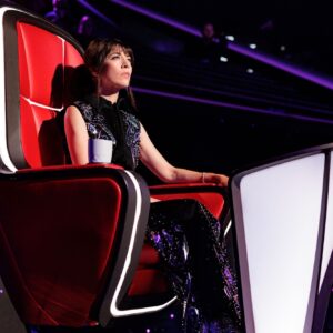 Nolwenn Leroy Instagram - Voilà, c’est fini! Merci à tout ceux qui m’ont permis de me transformer en fée le temps d’une saison🧚🏻‍♀️✨
À toute la famille @thevoice_tf1 @amelbent @pagny_officiel @marclavoineofficiel @vianneymusique @nikosaliagas 🙏pour l’accueil si chaleureux💗
À tous les talents: Bon Vent! 
Qu’il porte très loin vos rêves de musique! @loris_musicoff @kilian.androkill @jeanpalau_officiel @leo_musicoff Je suis si heureuse d’avoir croisé votre chemin. Je vous souhaite le meilleur. 
Merci à toute ma glam team @anglomamakeup @clemjaraud , @amelka_hairstylist , #jennychanu , @sylvain.decolfmacker  @axla.__ 💗